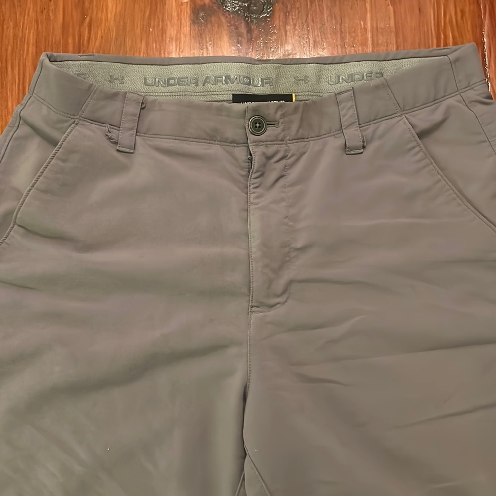 Under Armour - Size 34 Golf Shorts
